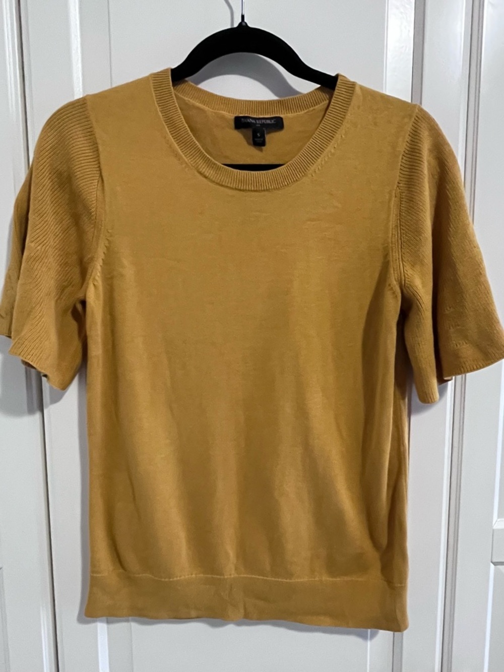 Banana Republic sweater sz S